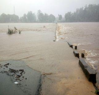 Gadchiroli district lost contact with 150 villages due to the rains | पावसामुळे गडचिरोली जिल्ह्यातील १५० गावांचा संपर्क तुटला