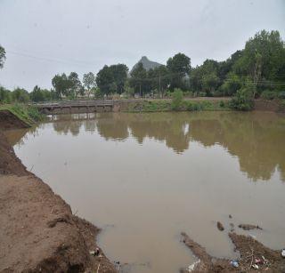 Aurangabad University's pond, variable tumble | औरंगाबाद विद्यापीठातील तलाव, चर तुडुंब
