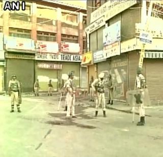 Stressful conditions in Kashmir, Amarnath yatra suspended for Tharar | काश्मीरमध्ये तणावपूर्ण परिस्थिती, अमरनाथ यात्रा तूर्तास स्थगित Stressful conditions in Kashmir, Amarnath yatra suspended for Tharar | काश्मीरमध्ये तणावपूर्ण परिस्थिती, अमरनाथ यात्रा तूर्तास स्थगित