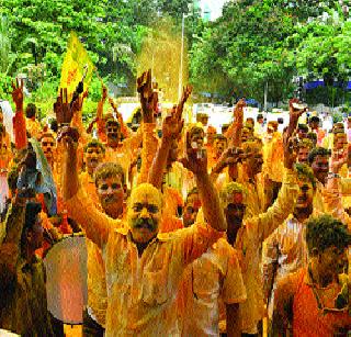 Outcation of Workers Outside Vidhan Bhavan | विधान भवनाबाहेर कार्यकर्त्यांचा जल्लोष