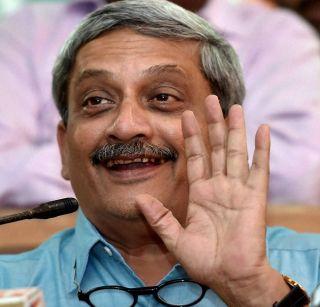 Manohar Parrikar is afraid to joke in Delhi | दिल्लीत विनोद करायला घाबरतो - मनोहर पर्रीकर