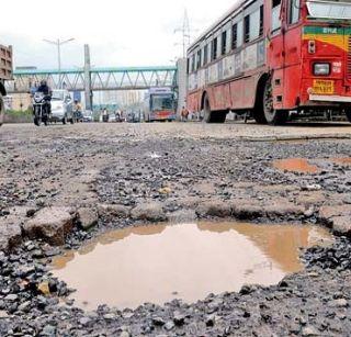 Political expedition to explore potholes, pothole performance after selfie campaign | खड्डे शोधण्याची राजकीय मोहीम, सेल्फी मोहिमेनंतर आता खड्ड्यांचे प्रदर्शन Political expedition to explore potholes, pothole performance after selfie campaign | खड्डे शोधण्याची राजकीय मोहीम, सेल्फी मोहिमेनंतर आता खड्ड्यांचे प्रदर्शन