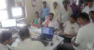 Farmers' debt reduction in crop insurance | पीक विम्यातून शेतकऱ्यांच्या कर्जाची कपात