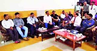 Senior officers of the railway informed about work on Nashik Road station | रेल्वेच्या वरिष्ठ अधिकाऱ्यांनी दिली नाशिकरोड स्थानकावरील कामांची माहिती Senior officers of the railway informed about work on Nashik Road station | रेल्वेच्या वरिष्ठ अधिकाऱ्यांनी दिली नाशिकरोड स्थानकावरील कामांची माहिती