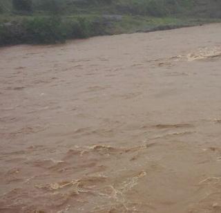 Video - A flood in Ahmednagar district floods the Mula river | व्हिडीओ - अहमदनगर जिल्ह्यात मूळा नदीला पूर