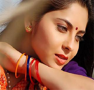 Sonali Kulkarni dance in the rainy season | पावसाच्या आनंदात सोनाली कुलकर्णीचा डान्स Sonali Kulkarni dance in the rainy season | पावसाच्या आनंदात सोनाली कुलकर्णीचा डान्स