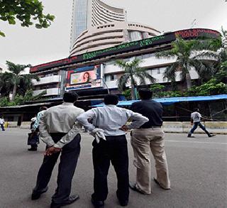 In the stock market rally, the Sensex surpassed 450 points | शेअर बाजारात उसळी, सेन्सेक्स ४५० अंकांच्या पुढे