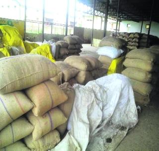 Three Market Committees Closed | तीन बाजार समित्या बंद