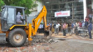 The bent measurements of the rich | श्रीमंतांना झुकते माप The bent measurements of the rich | श्रीमंतांना झुकते माप