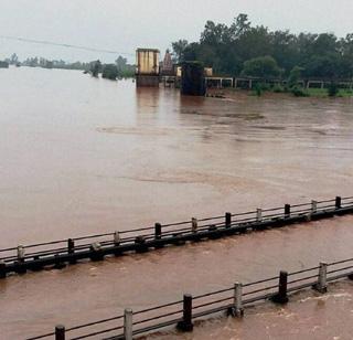 In Kolhapur flood, Panchgange crossed the danger level | कोल्हापूरात पूरस्थिती, पंचगंगेने धोक्याची पातळी ओलांडली