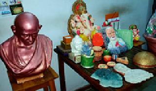 Idol | टाकाऊ कागदापासून साकारतेय मूर्ती