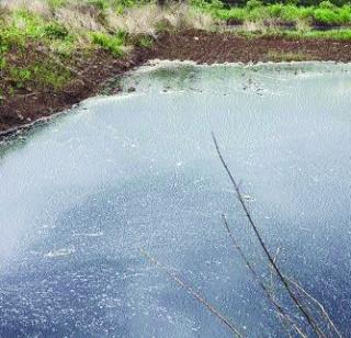 Dumping ground contaminated water in the fields | डम्पिंग ग्राउंडचे दूषित पाणी शेतात