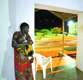 300 Indians stuck in southern Sudan capital | दक्षिण सुदानच्या राजधानीत अडकले ३०० भारतीय 300 Indians stuck in southern Sudan capital | दक्षिण सुदानच्या राजधानीत अडकले ३०० भारतीय