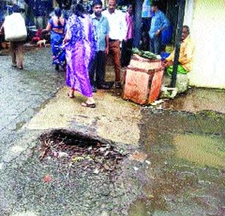 Three-and-a-half years construction | दीड वर्षात तीनदा बांधकाम Three-and-a-half years construction | दीड वर्षात तीनदा बांधकाम