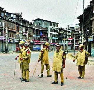 The number of casualties in Kashmir has risen to 34 | काश्मीर हिंसाचारातील मृतांची संख्या ३४ वर The number of casualties in Kashmir has risen to 34 | काश्मीर हिंसाचारातील मृतांची संख्या ३४ वर