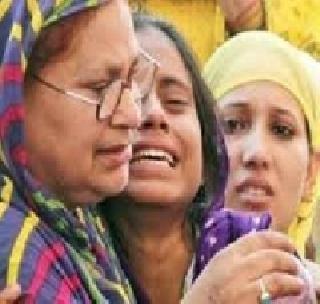 FIR filed against family members of Dadri, Akhilak - Court | दादरी हत्याकांड, अखलाकच्या कुटुंबियांविरोधात एफआयआर दाखल करा- कोर्ट FIR filed against family members of Dadri, Akhilak - Court | दादरी हत्याकांड, अखलाकच्या कुटुंबियांविरोधात एफआयआर दाखल करा- कोर्ट