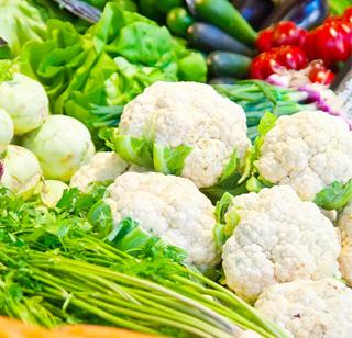 After the decision not to stop, the transaction started in APMC | आडत न घेण्याच्या निर्णयानंतर एपीएमसीत व्यवहार सुरु