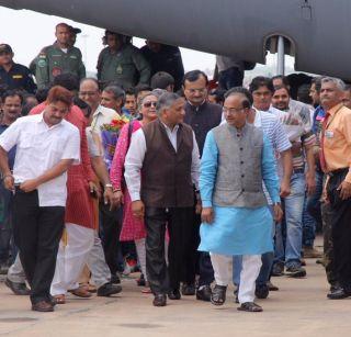 156 Indians made 'Airlift' from South Suda | दक्षिण सुदामधून 156 भारतीयांना केलं 'एअरलिफ्ट' 156 Indians made 'Airlift' from South Suda | दक्षिण सुदामधून 156 भारतीयांना केलं 'एअरलिफ्ट'
