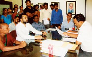 Take note of Deekshabhoombus on the guidebook! | मार्ग दिशादर्शक फलकावर दीक्षाभूमीची नोंद घ्या ! Take note of Deekshabhoombus on the guidebook! | मार्ग दिशादर्शक फलकावर दीक्षाभूमीची नोंद घ्या !