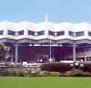 The bribe was caught by the bogus employee | लाचखोर कर्मचाऱ्याला रंगेहाथ पकडले The bribe was caught by the bogus employee | लाचखोर कर्मचाऱ्याला रंगेहाथ पकडले