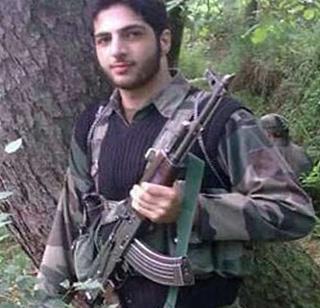 Pakistan declared martyr as martyr | दहशतवादी बुरहानला पाकिस्तानने घोषित केले 'शहीद' Pakistan declared martyr as martyr | दहशतवादी बुरहानला पाकिस्तानने घोषित केले 'शहीद'