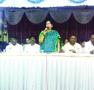 Project agitators protest against the commissioners | आयुक्तांच्या निषेधार्थ प्रकल्पग्रस्तांचे आंदोलन