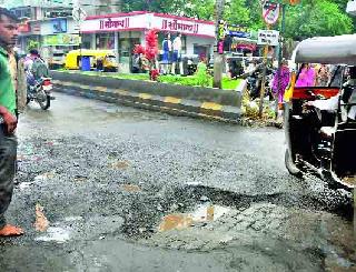 Pitadenaya politics filled! | खड्ड्यांनीच व्यापले राजकारण !