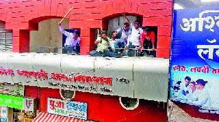 Disruption of the office of Onion Merchant Association | कांदा व्यापारी असोसिएशनच्या कार्यालयाची तोडफोड Disruption of the office of Onion Merchant Association | कांदा व्यापारी असोसिएशनच्या कार्यालयाची तोडफोड