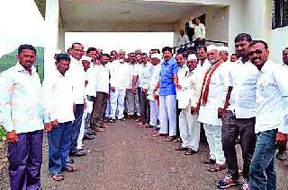 Four thousand farmers deprived maize papillae | चार हजार शेतकरी मका पीकविम्यापासून वंचित Four thousand farmers deprived maize papillae | चार हजार शेतकरी मका पीकविम्यापासून वंचित