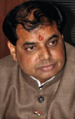 Guardian Minister said, how much is your salary? | पालकमंत्री म्हणाले, तुझा पगार किती ?