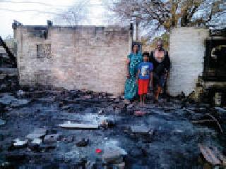 Destiny has shattered everything, even government help is inadequate | नियतीने सर्वकाही हिरावले, शासनाची मदतही अपुरी Destiny has shattered everything, even government help is inadequate | नियतीने सर्वकाही हिरावले, शासनाची मदतही अपुरी