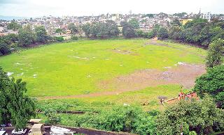 Not for the people; Gandhi's 'ground' for the game | सभांसाठी नव्हे; खेळासाठीच गांधी ‘मैदान’ Not for the people; Gandhi's 'ground' for the game | सभांसाठी नव्हे; खेळासाठीच गांधी ‘मैदान’