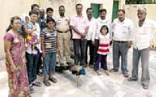 The poisoned morato survives | विषबाधा झालेल्या मोराला तिवशात जीवदान