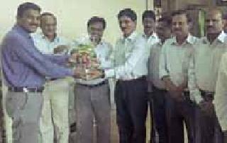 'Khadi Day' starts at District Industries Center | जिल्हा उद्योग केंद्रात 'खादी डे'ची सुरुवात