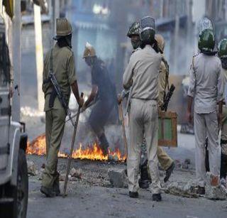 Pakistan's war against India through social media | पाकिस्तानने सोशल मिडियाच्या माध्यमातून भारताविरोधात पुकारले युद्ध Pakistan's war against India through social media | पाकिस्तानने सोशल मिडियाच्या माध्यमातून भारताविरोधात पुकारले युद्ध