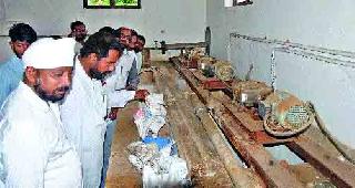 Gutter water supply in Sathana city | सटाणा शहरात गढूळ पाण्याचा पुरवठा Gutter water supply in Sathana city | सटाणा शहरात गढूळ पाण्याचा पुरवठा