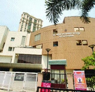 Work of repair of 'Kashinath Ghanekar' stops | ‘काशिनाथ घाणेकर’च्या दुरुस्तीचे काम रखडले Work of repair of 'Kashinath Ghanekar' stops | ‘काशिनाथ घाणेकर’च्या दुरुस्तीचे काम रखडले