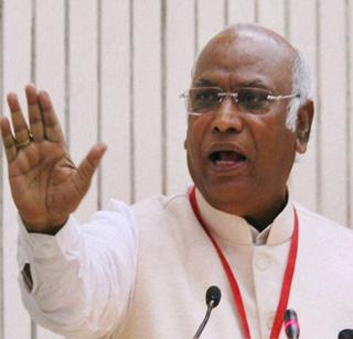 If the hole is there, the boat will dip - Rajnath Singh | होल असेल तर, बोट बुडणारच - राजनाथ सिंह If the hole is there, the boat will dip - Rajnath Singh | होल असेल तर, बोट बुडणारच - राजनाथ सिंह