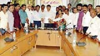 Prohibition by various organizations of Ambedkar Bhawan Dam | आंबेडकर भवन पाडण्याचा विविध संघटनांद्वारा निषेध