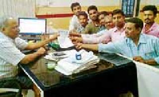 Sambhaji Brigade apprised the Chief Minister | संभाजी ब्रिगेडतर्फे मुख्यमंत्र्यांना निवेदन Sambhaji Brigade apprised the Chief Minister | संभाजी ब्रिगेडतर्फे मुख्यमंत्र्यांना निवेदन