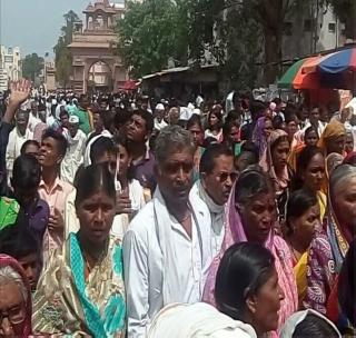 Gurdwara Purnima celebrates the temple of 'Shree' crowd! | गुरू पौर्णिमेनिमित्त ‘श्रीं’च्या दर्शनासाठी मंदिरात गर्दी!