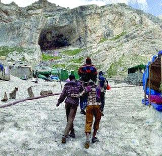 Visions good for the lack of crowd of devotees; But the suspicion of the horror! | भाविकांच्या गर्दीअभावी दर्शन उत्तम; पण दहशतीचे सावट कायम! Visions good for the lack of crowd of devotees; But the suspicion of the horror! | भाविकांच्या गर्दीअभावी दर्शन उत्तम; पण दहशतीचे सावट कायम!