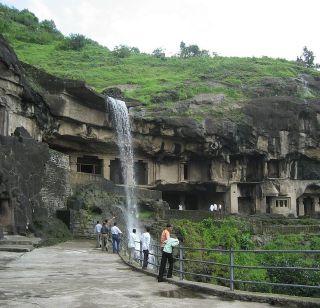 Lack of emergency facility in Ajanta caves | अजिंठा लेणीत आपात्कालीन सुविधेचा अभाव Lack of emergency facility in Ajanta caves | अजिंठा लेणीत आपात्कालीन सुविधेचा अभाव