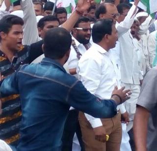 Shoot the dealers who are involved in business - Raghunathdada Patil | संप करणा-या व्यापा-यांना गोळ्या घाला - रघुनाथदादा पाटील