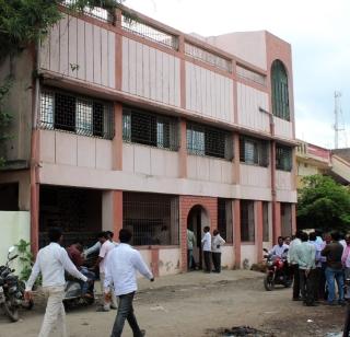 DCC scam case: Two former presidents in the chit chat | डीसीसी घोटाळा प्रकरण : चिठ्ठीत दोन माजी अध्यक्षांच्या नावामुळे खळबळ DCC scam case: Two former presidents in the chit chat | डीसीसी घोटाळा प्रकरण : चिठ्ठीत दोन माजी अध्यक्षांच्या नावामुळे खळबळ