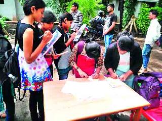 Letter campaign for chief minister to protest against Kopardi incidents | कोपर्डी घटनेच्या निषेधार्थ मुख्यमंत्र्यांना पत्र मोहीम Letter campaign for chief minister to protest against Kopardi incidents | कोपर्डी घटनेच्या निषेधार्थ मुख्यमंत्र्यांना पत्र मोहीम