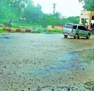 Satkundra in Katewadi area | काटेवाडी परिसरात संततधार Satkundra in Katewadi area | काटेवाडी परिसरात संततधार