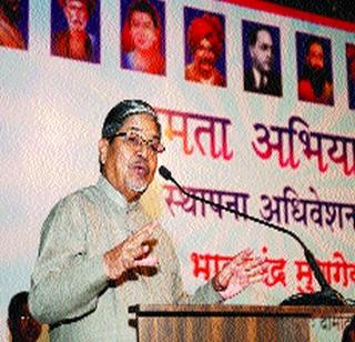 New Innings for Bhalchandra Mungekar's exploits | भालचंद्र मुणगेकर यांची शोषितांसाठी नवी इनिंग New Innings for Bhalchandra Mungekar's exploits | भालचंद्र मुणगेकर यांची शोषितांसाठी नवी इनिंग