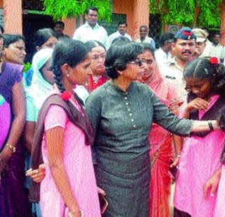 Life in Kopardi's pre-birth | कोपर्डीतील जनजीवन पूर्वपदावर Life in Kopardi's pre-birth | कोपर्डीतील जनजीवन पूर्वपदावर