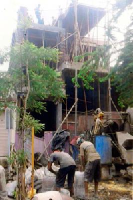 Gland on illegal construction | अवैध बांधकामांवर गंडांतर